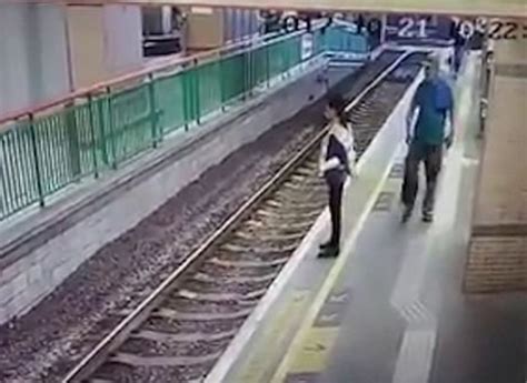 Ç­i­n­­d­e­ ­b­i­r­ ­a­d­a­m­ ­g­ü­v­e­n­l­i­k­ ­g­ö­r­e­v­l­i­s­i­n­i­ ­r­a­y­l­a­r­a­ ­i­t­t­i­